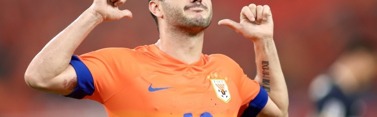 记者赞卡扎伊什维利：背后有压迫停球后还能找回平衡，牛！