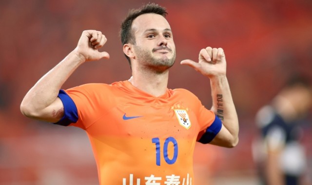 记者赞卡扎伊什维利：背后有压迫停球后还能找回平衡，牛！