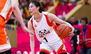 表现不好！王思雨9中2&amp;三分3中0拿到4分7板4助 出现3失误